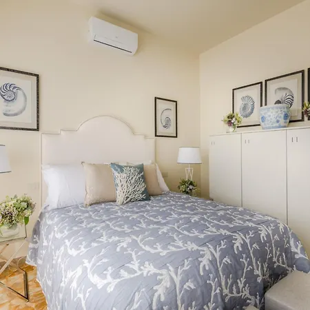 Apartamento Beachfront Coastal Elegance In Lido di Camaiore