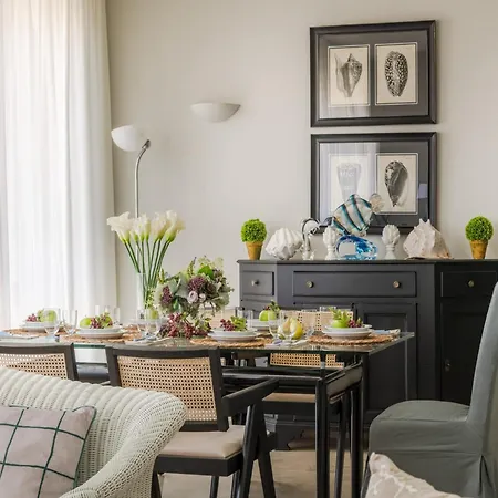 Beachfront Coastal Elegance In Apartamento Lido di Camaiore