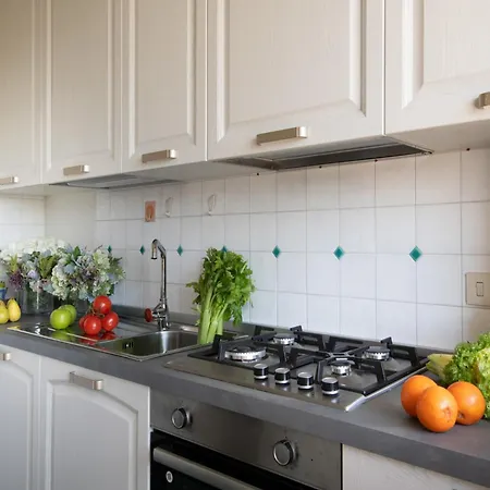 Beachfront Coastal Elegance In Apartamento Lido di Camaiore
