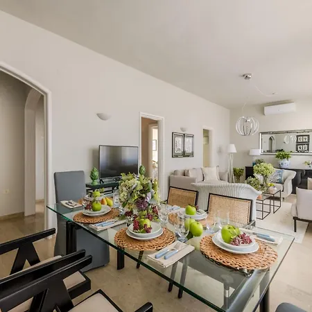 Apartamento Beachfront Coastal Elegance In Lido di Camaiore