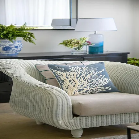 아파트 Beachfront Coastal Elegance In
